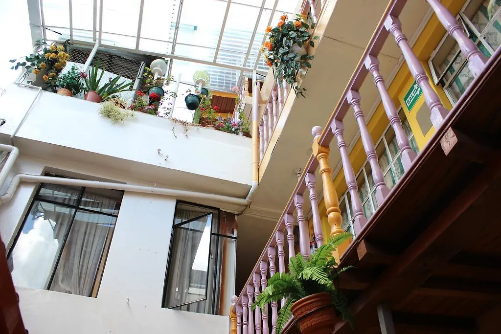 Hostal Yumbo Imperial Quito 2*,