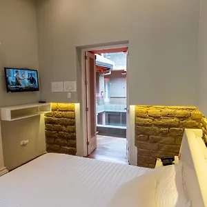 Casa Anabela Boutique Bed & Breakfast